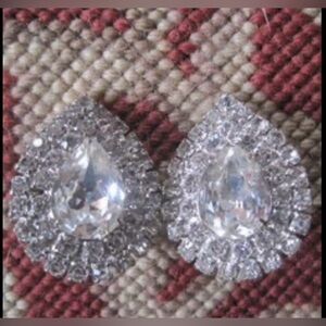 Vintage Weiss Rhinestone Clip-on Earrings